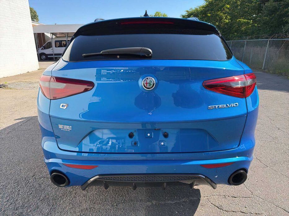 Alfa Romeo Stelvio Veloce      2023