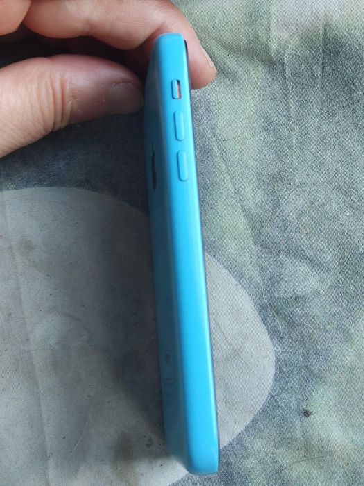 iPhone 5с-зарядка  идёт,но не заряжается,на запчасти или восстановление.