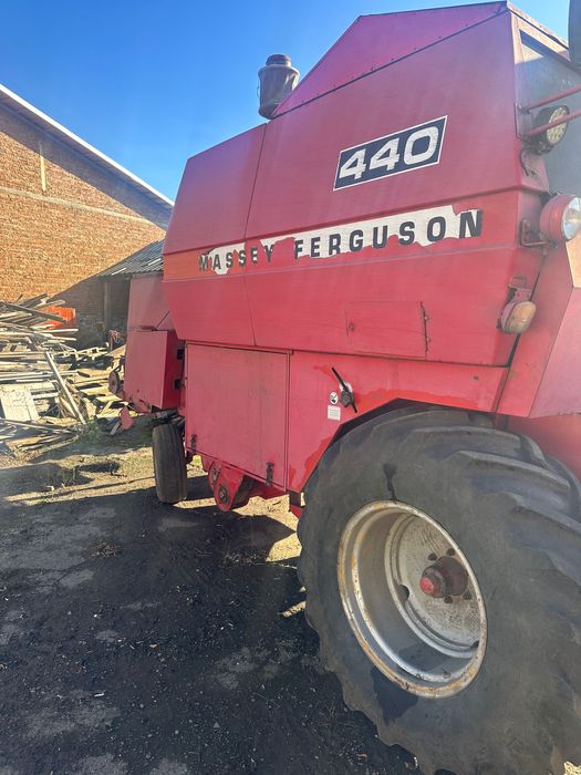 Зернозбиральний комбайн Massey Ferguson 440.