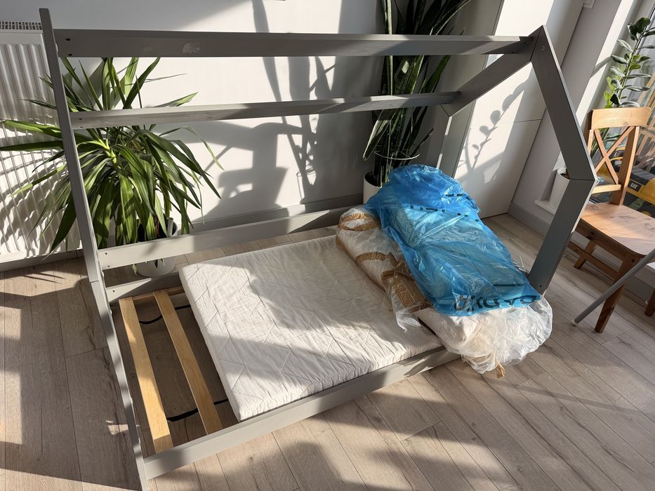 Lozeczko lozko domek dla dziecka niskie samodzielne montessori  spanie