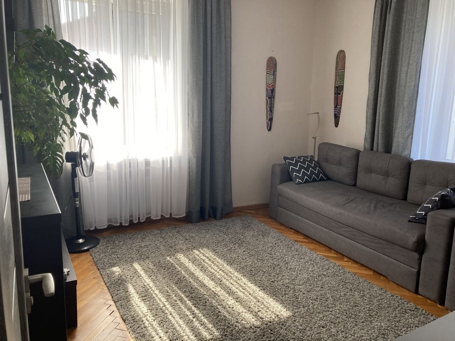 2-к квартира подобово,центр. опалення,на Соборній 101,6 місць,докум.