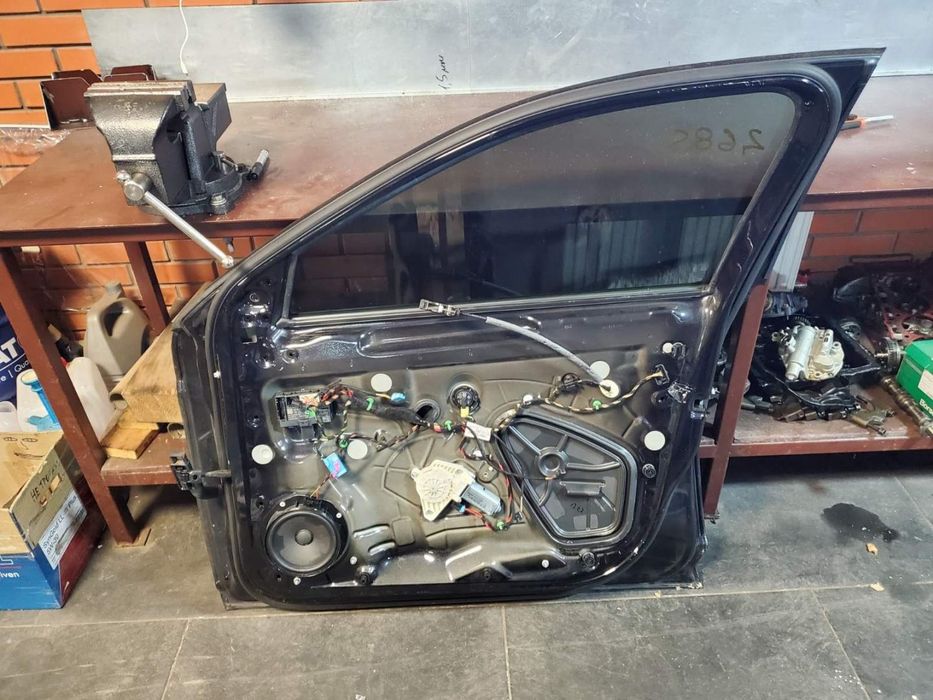 Двері передні, задні VW Jetta 7,  mk7 (2018-2024) США LC9X чорні / Дверь передняя Джетта 7