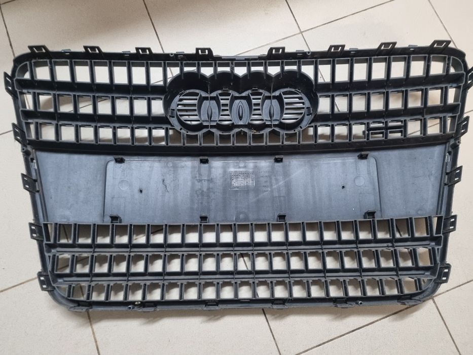 Grelha para-choque frente  e faróis de minimos e pisca audi q7 4l 

Pe