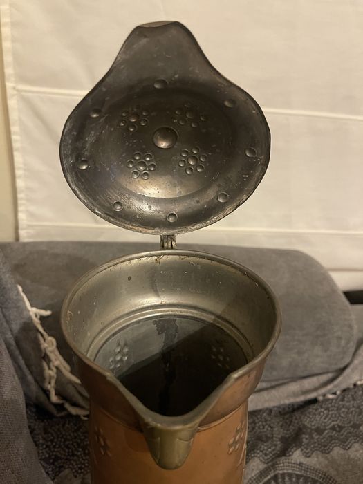 Raridade Art Nouveau: Jarra de Vinho "Jugendstil" em Cobre e Latão (c. 1900)