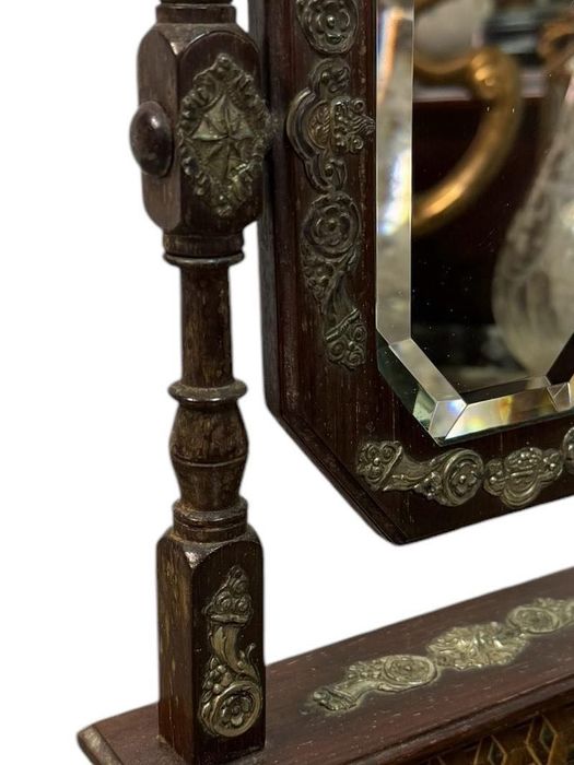 Toucador de Mesa em Pau Santo e Prata