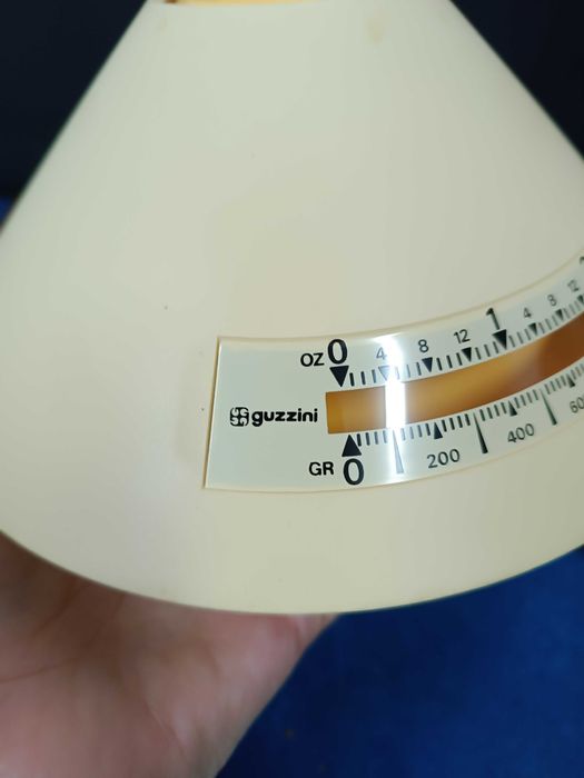 Fabulosa balança de cozinha Guzzini Italiana. Peça de Design