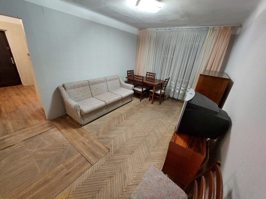 Без комісії продам 2-к.  Маккейна, 38а. Метро Звіринецька - 5 хв. пішк