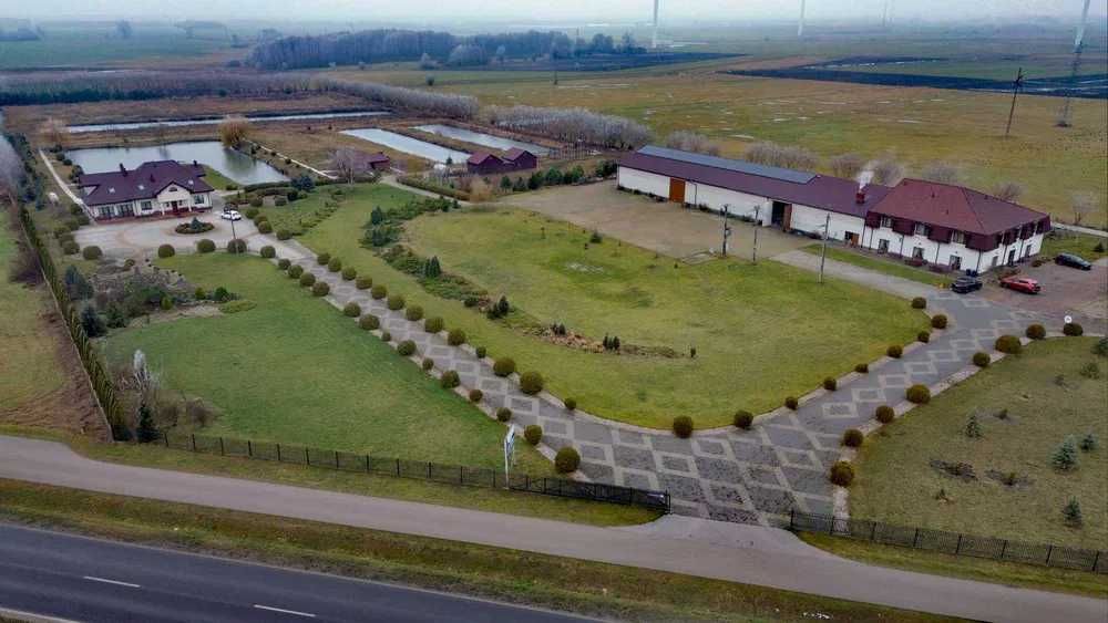 Sala bankietow 250m2 z noclegami i halą 1000 m² + Stawy