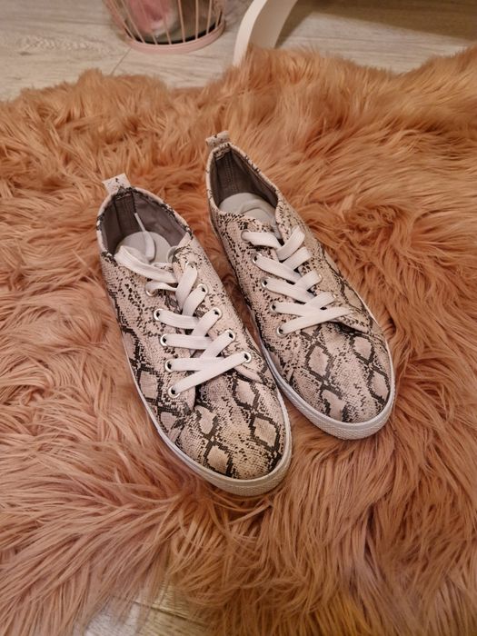 Trampki niespotykany wzór