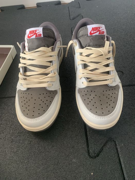 Jordan 1 low travis scott
