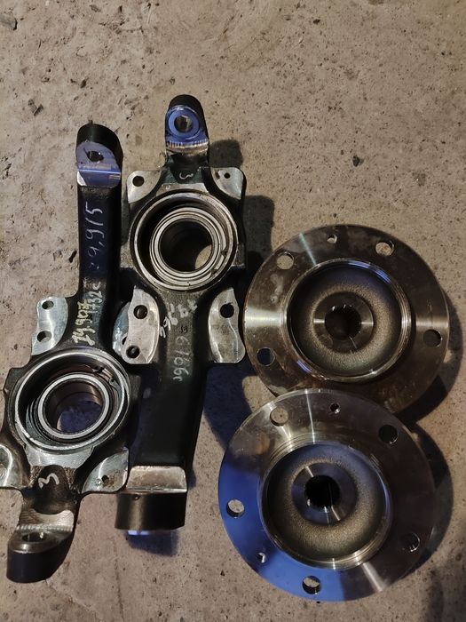 Ступичний вузол на Ниву Урбан. Поворотні кулаки з підшипниками. Опори.