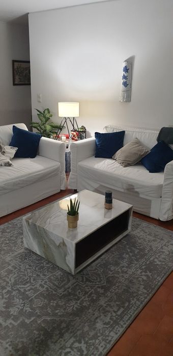 2 Sofás-cama brancos IKEA HAGALUND