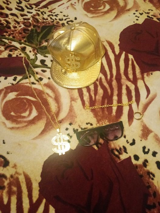 Костюм в стилі 80-х