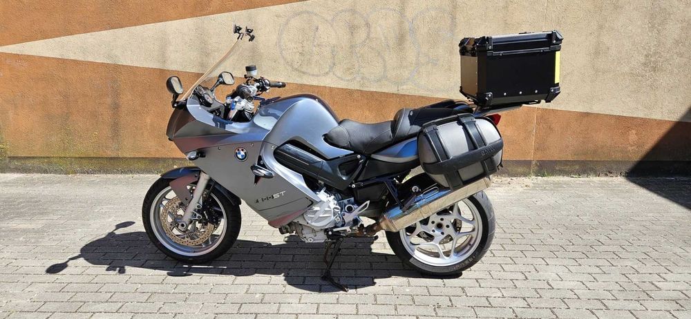 BMW F800ST motocykl turystyczny.