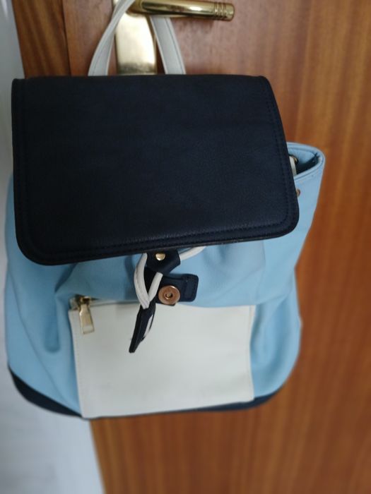 Mochila em.polipele versátil