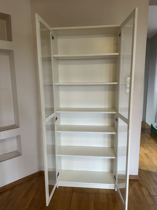 2  Witryny z regulowanymi półkami