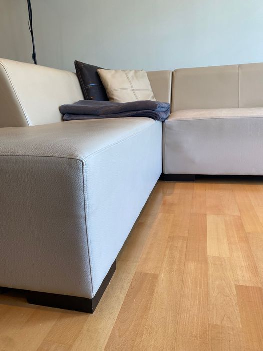 Sofá de canto com chaise longue 270 × 210 cm – Pele sintética bege