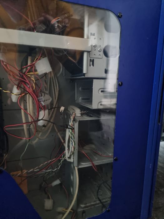 Caixa Thermaltake Xaser III com alguns componentes