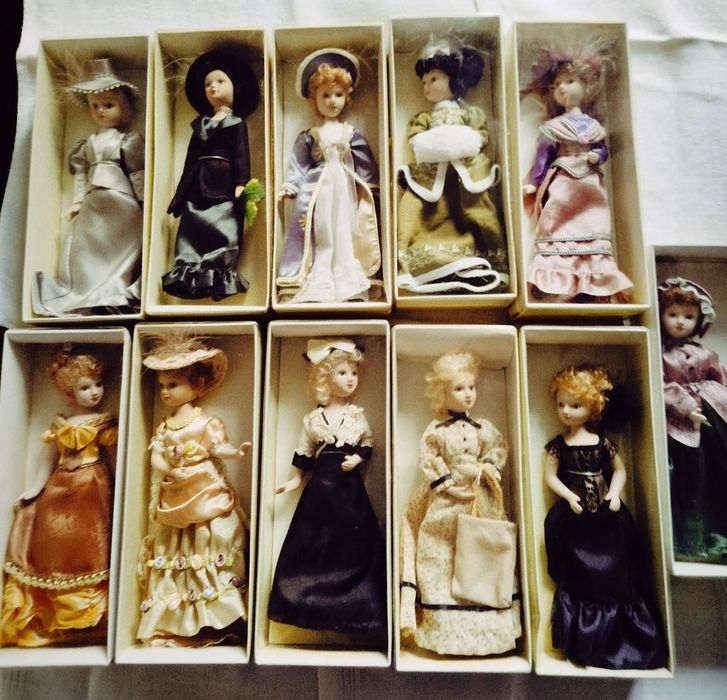 Фарфоровые куклы Дамы эпохи с журналами