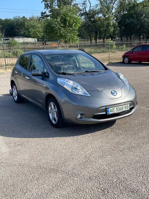 Оренда електро автомобілів Nissan leaf на довгостроковий термін