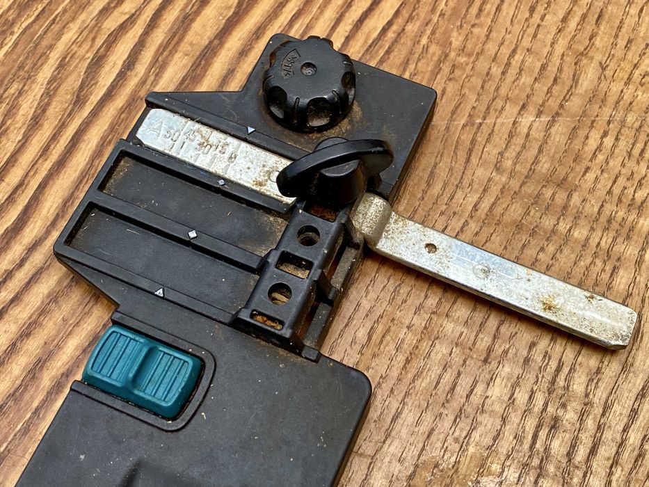 Adapter do szyny prowadzącej do pilarek i wyrzynarek Makita