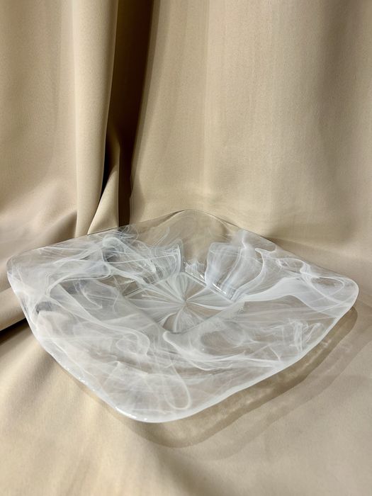 Artystyczna Hiszpańska patera z motywem białej mgły