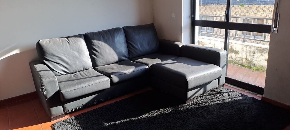 Sofá em napa preto