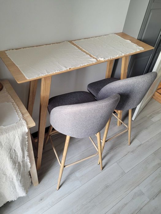 Mesa Alta e Bancos Estilo Moderno / High Table and Stools Modern Style