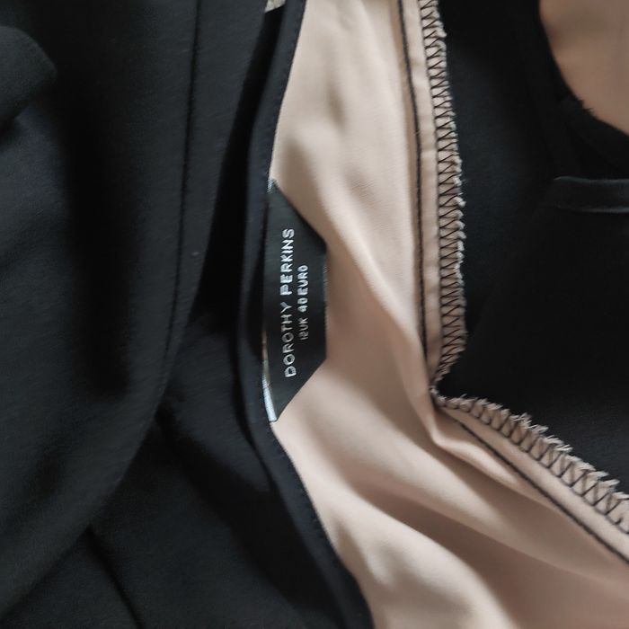 Śliczna ołówkowa sukienka koktailowa