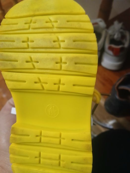 Продам чобітки,гарна ціна!