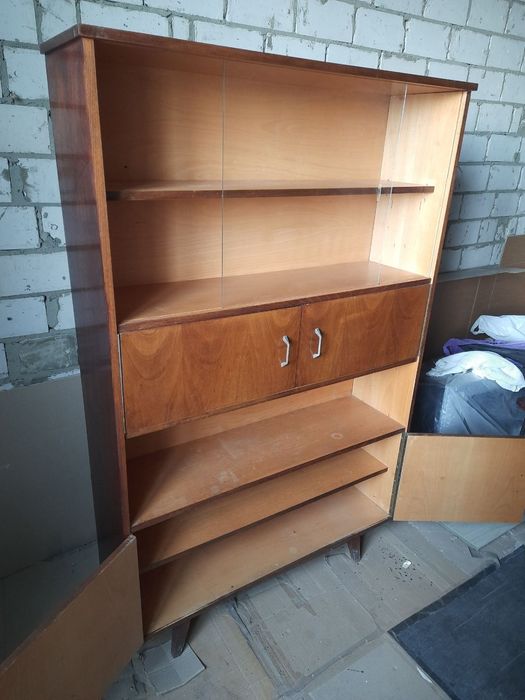 Продам книжный шкаф