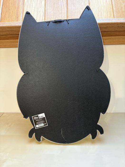 Moldura/quadro branco em forma de mocho do Espaço Casa