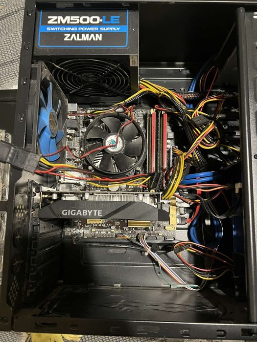 Системний блок комп'ютера