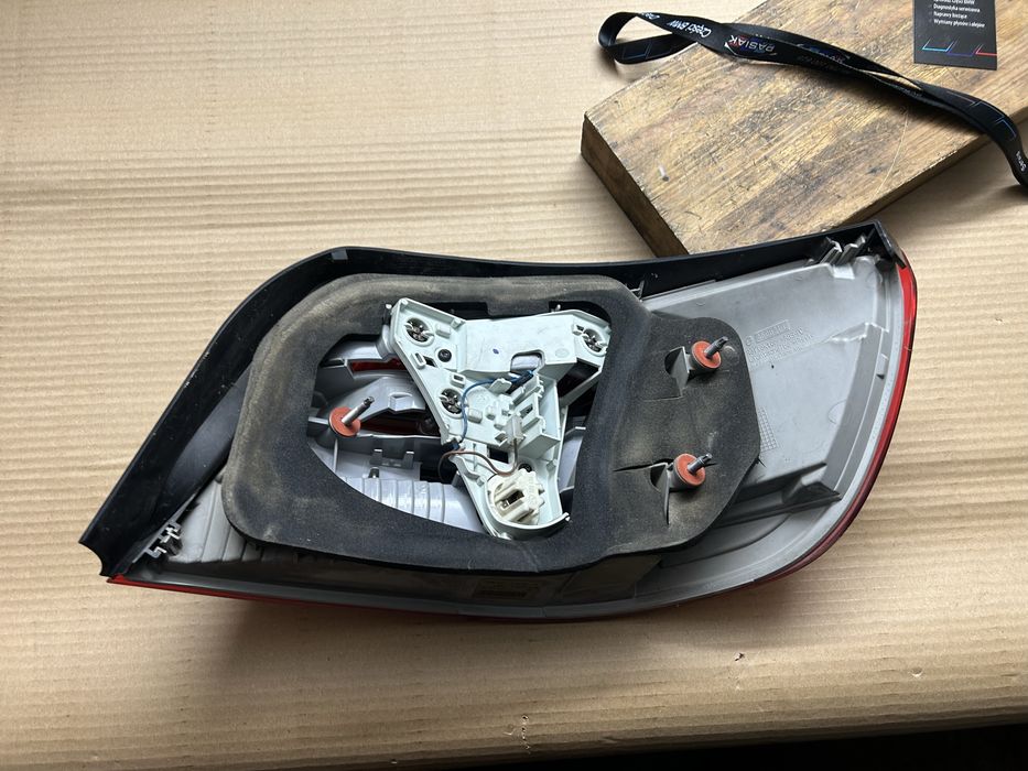 Lampa lewa w blotnik tyl tylna e93 przedlift prelci gwatancja wysylka