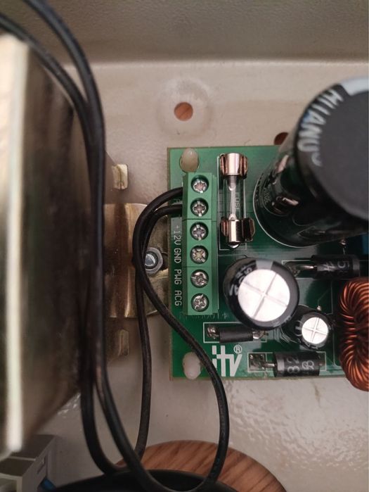 Безперебійне джерело живлення для світлодіодної ленти роутера