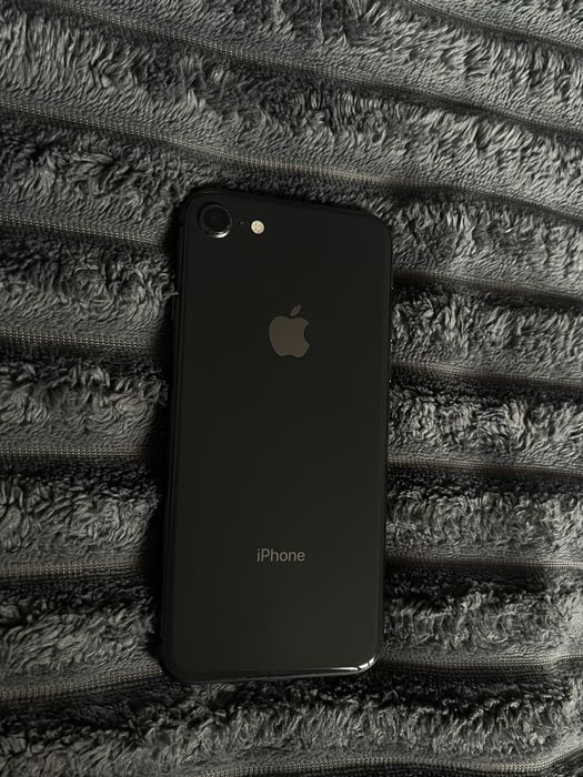 iPhone 8 батарея 100%