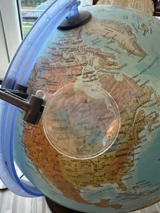 Duży globus podświetlany