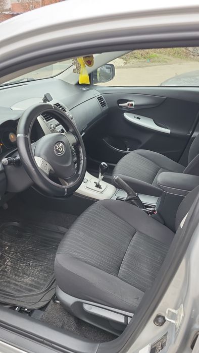 Автомобиль Тойота Королла