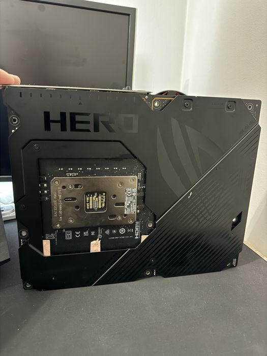 ASUS ROG crosshair X870E hero