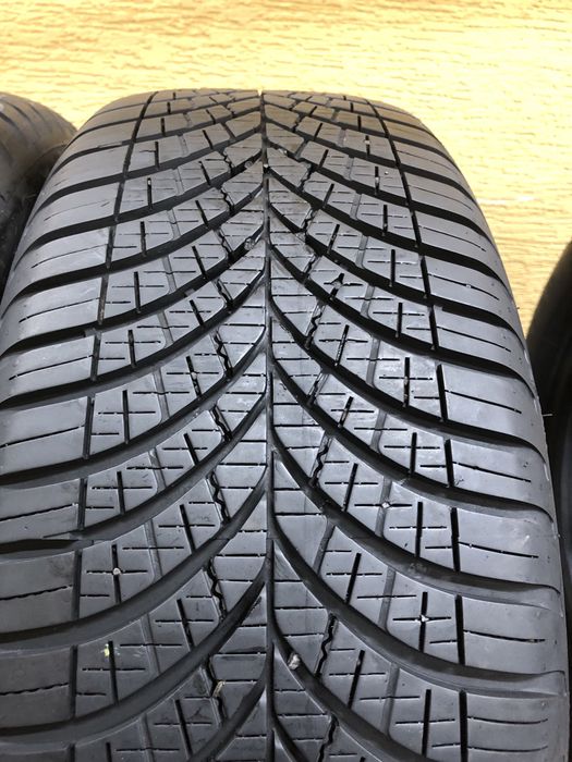 Всесезонні шини 215/55 R17 (98W) GOODYEAR