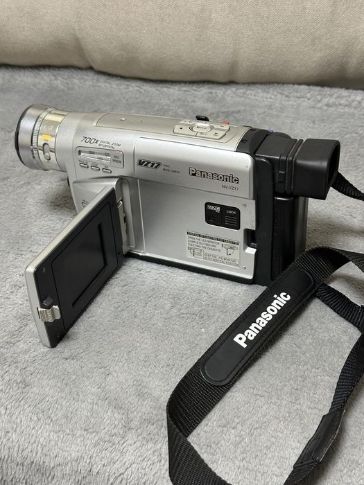 Відеокамера Panasonic VZ17