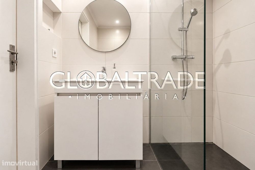 Moradia T2 Renovada & Equipada no Porto