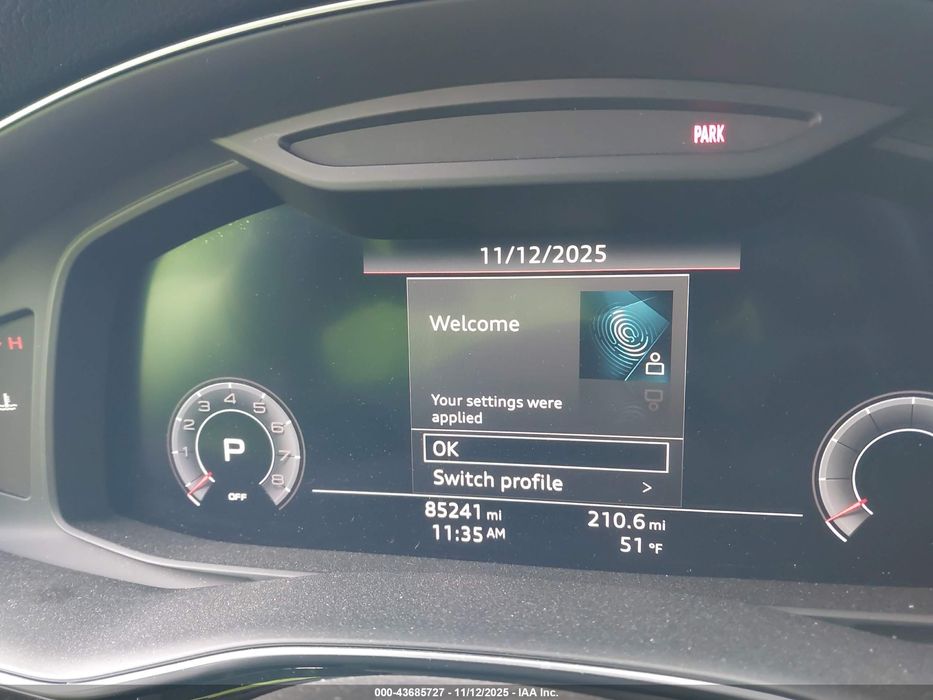 Audi q8 в дорозі на ходу