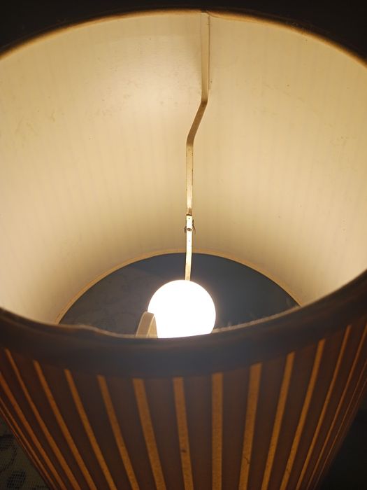 Candeeiro base menina com chapéu, com abajur