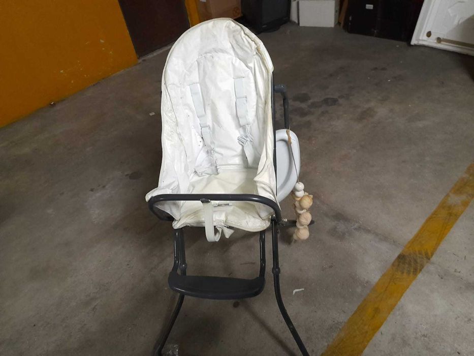 Cadeira bebé de comer