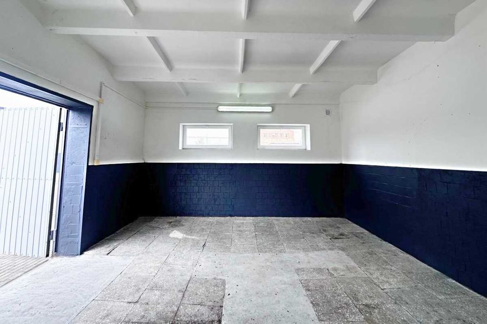 33 кв.м. під Склад або мале Виробництво. Київське шосе 143. Власниця