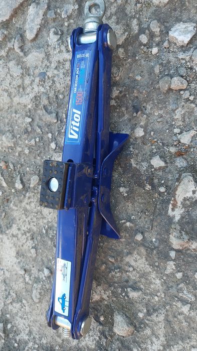Домкрат Vitol 1500т.