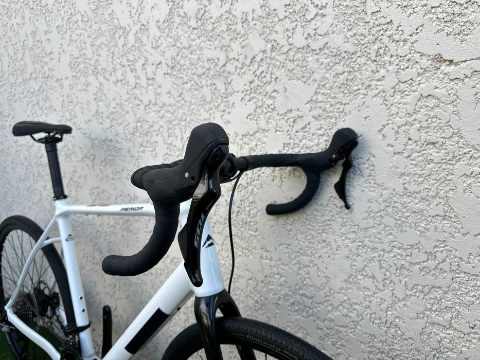 У продажу шосе/ендюранс велосипед з електро помічником Merida