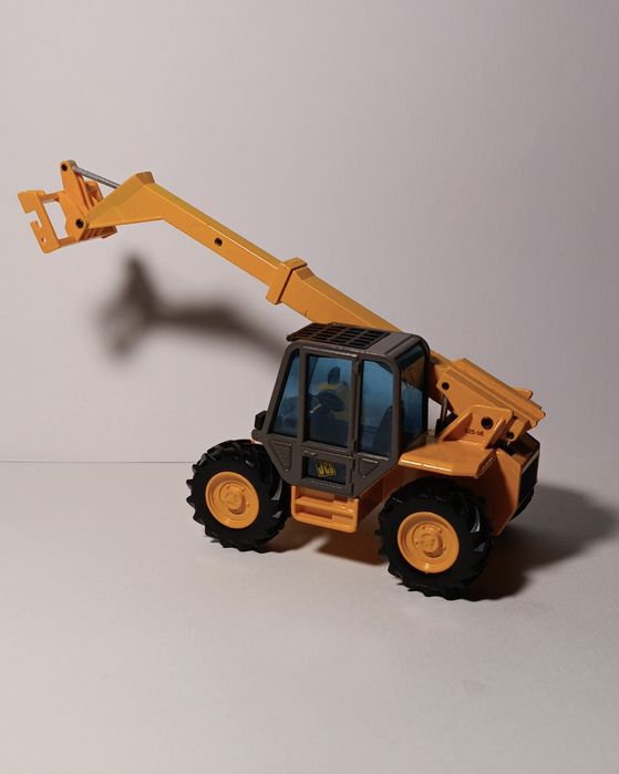 JOAL 166 JCB Loadall 525-58 1:35 – model kolekcjonerski Made In Spain