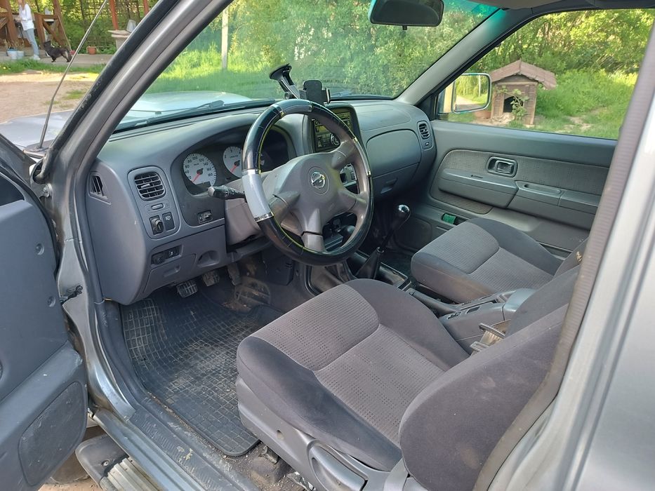 Позашляховик Nissan NP300
